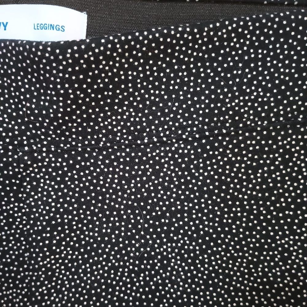 Old Navy Black and White Dotted Cropped Leggings Size L - Picture 2 of 8